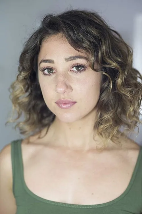 Daisy May en su biografía y filmografía