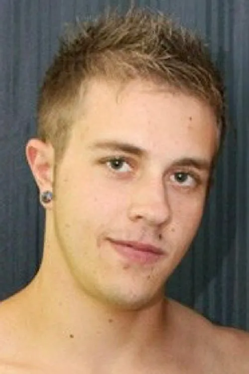 Dakota Knox interpretando a (archive footage)