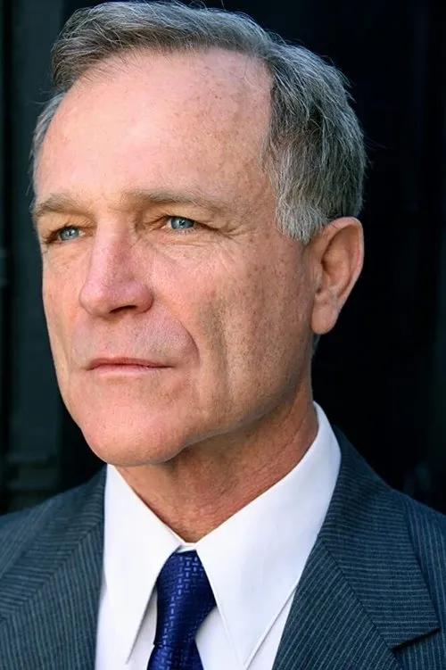 Dale Richard Howard interpretando a Ed