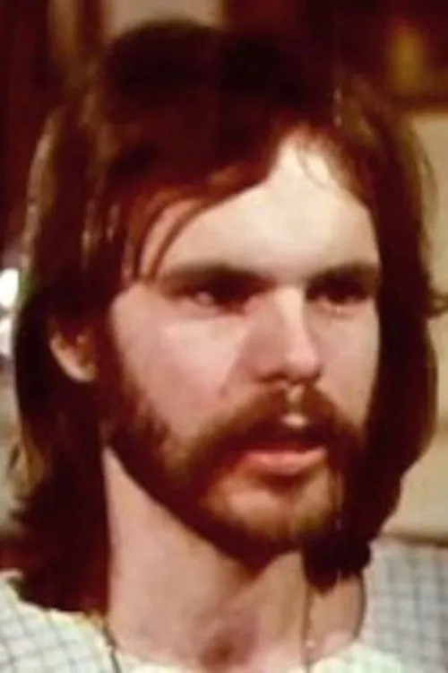 Dale T. Fuller interpretando a Director