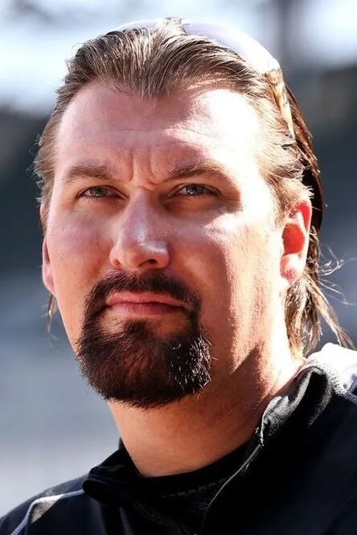 Dale Torborg interpretando a The Demon