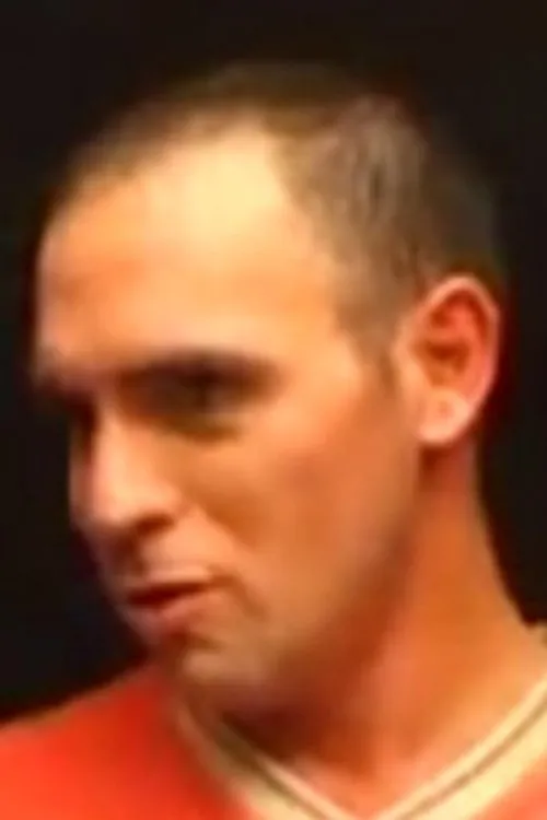 Dallas Wayne interpretando a Mozo