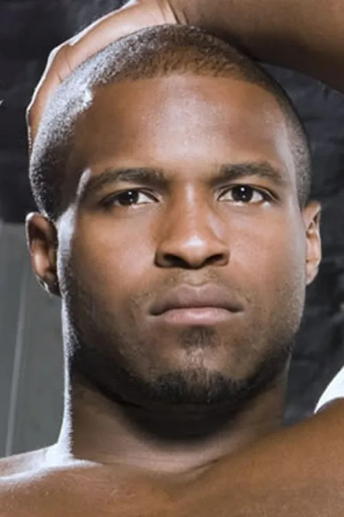 Damien Holt interpretando a 