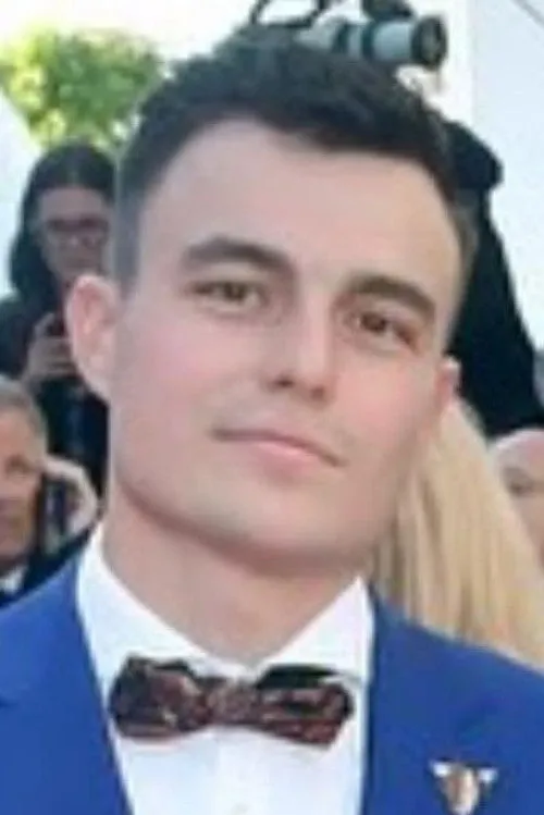 Damien Rebattel interpretando a Tony