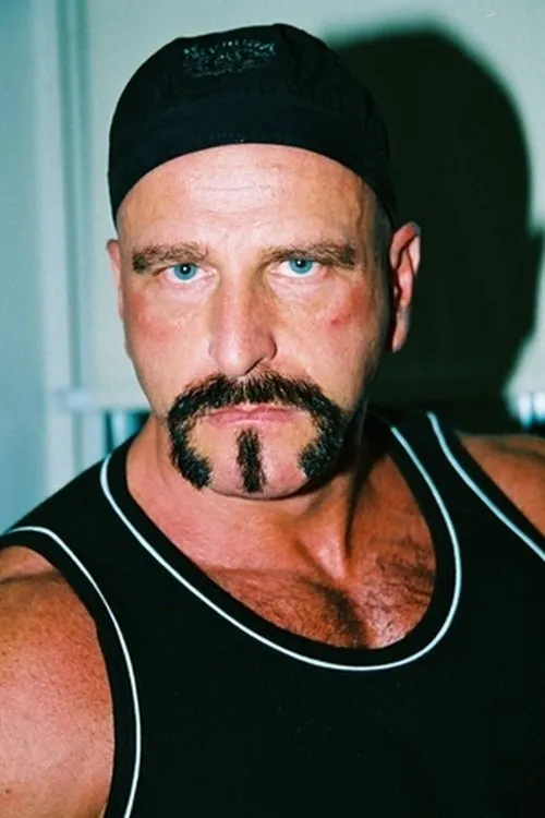 Damien Vincetti interpretando a 