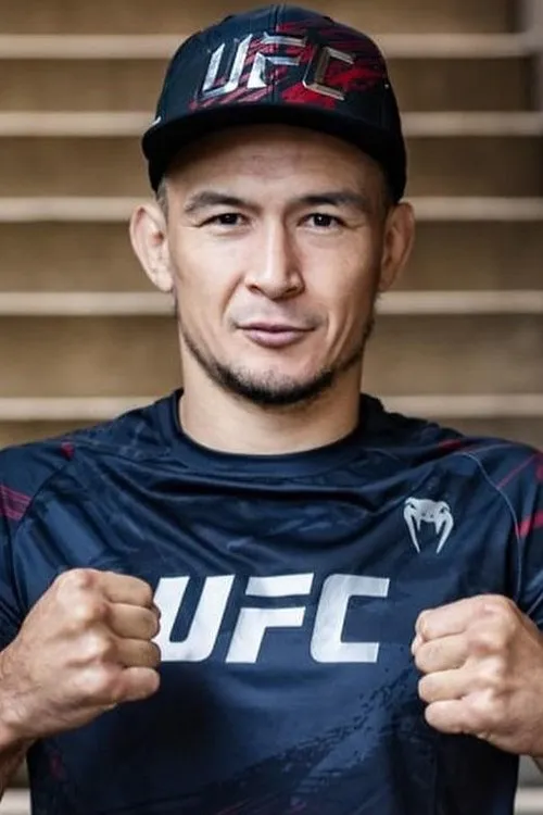 Damir Ismagulov interpretando a Self