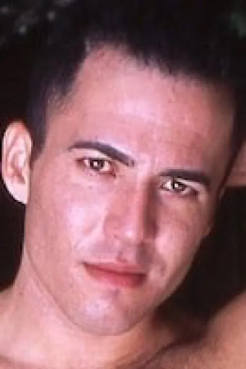 Damon Ivy interpretando a 