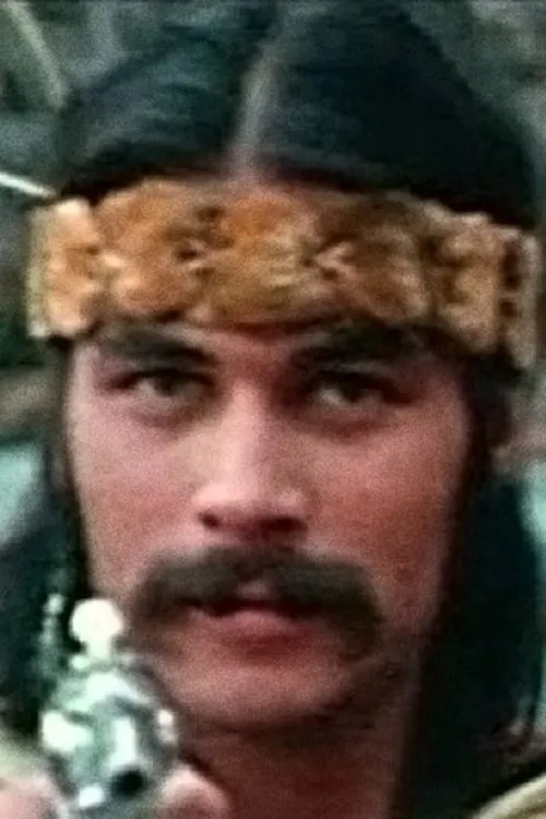 Damon Rosi interpretando a Darryl