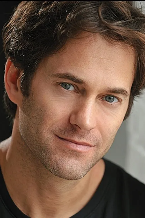 Damon Shalit interpretando a Danny