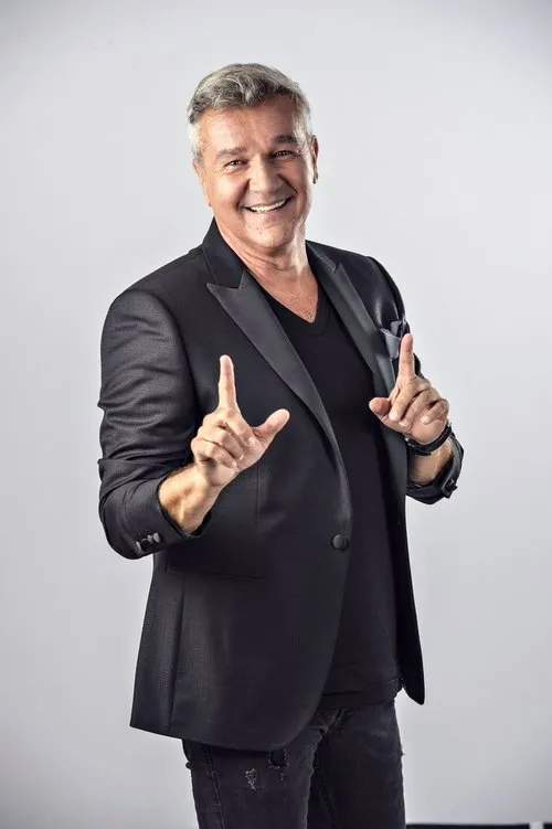 Dan Bittman interpretando a Young Andrei Morudzi