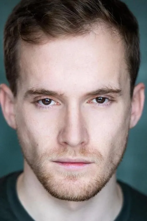 Dan Blacka interpretando a Thomas Burton