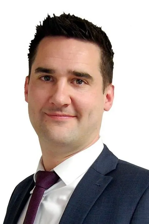 Danielle Adkins ha trabajado con Dan Brothers en 1 ocasiones