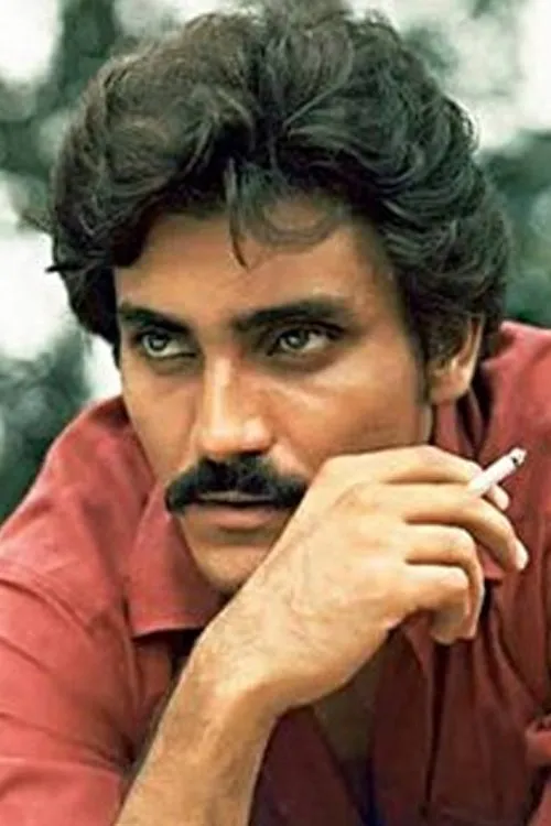 Dan Dhanoa interpretando a Dan