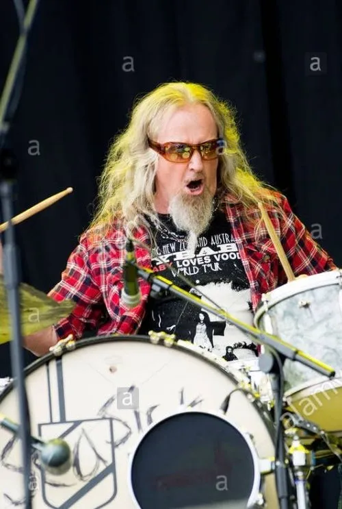 Seasick Steve ha trabajado con Dan Magnusson en 2 ocasiones