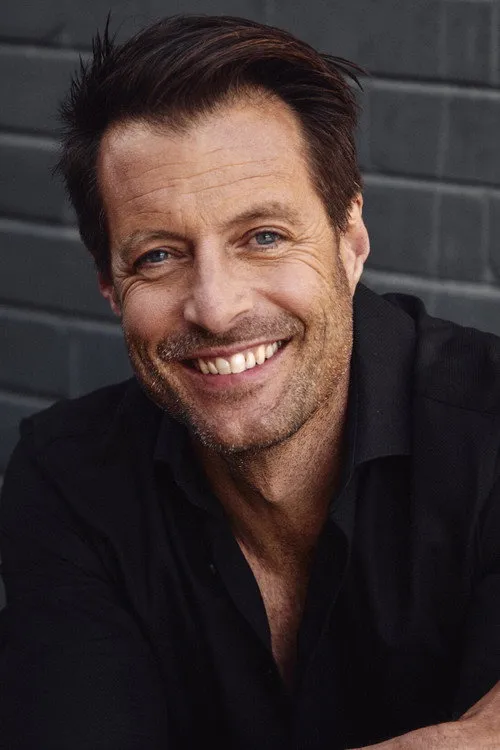 Foto de perfil del actor Dan Paris en el reparto