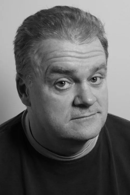 Dan Redican interpretando a Ken Daly