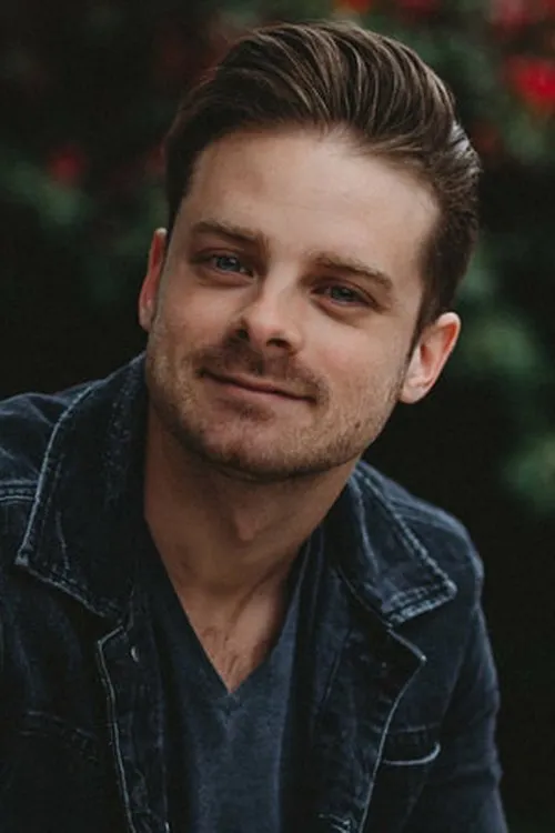 Dan Richards interpretando a Self