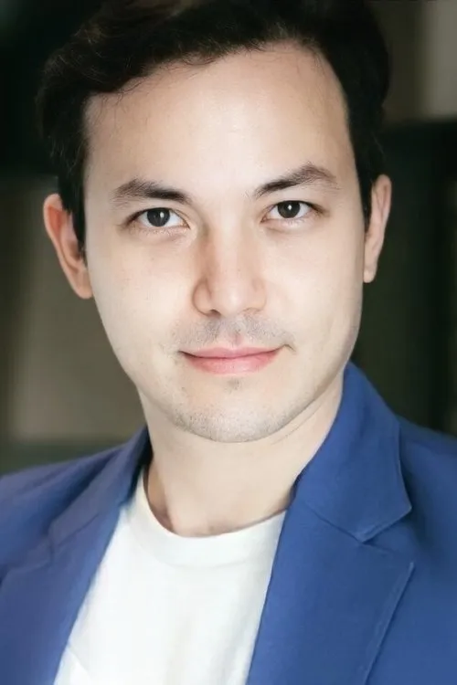 Danai Tonthanasiriwong interpretando a Lang