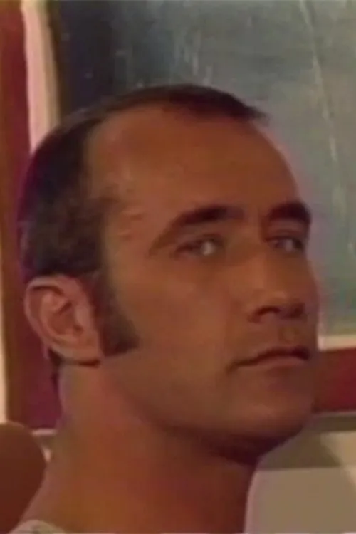 Dane Tarson interpretando a 