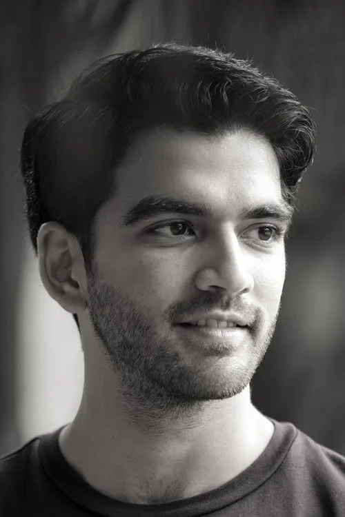 Danesh Razvi en su biografía y filmografía