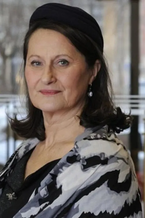 Danica Ristovski interpretando a Makrena