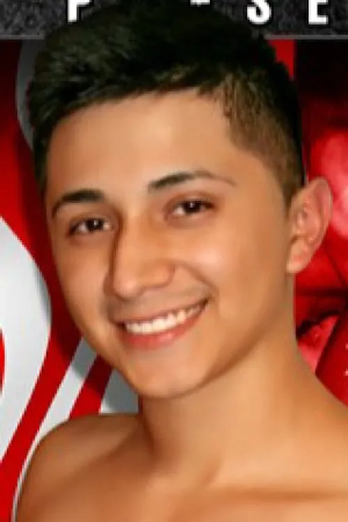 Daniel Benjamin interpretando a (archive footage)