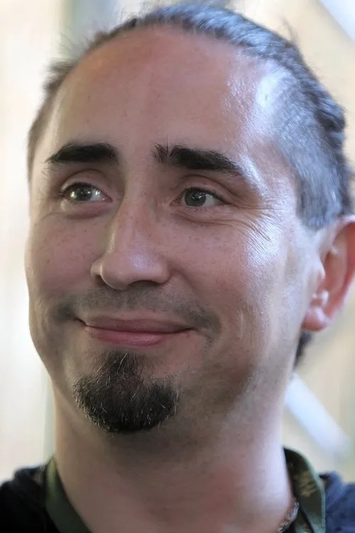 Daniel Bravo interpretando a 