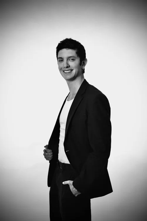 Daniel Calvopiña interpretando a Diego