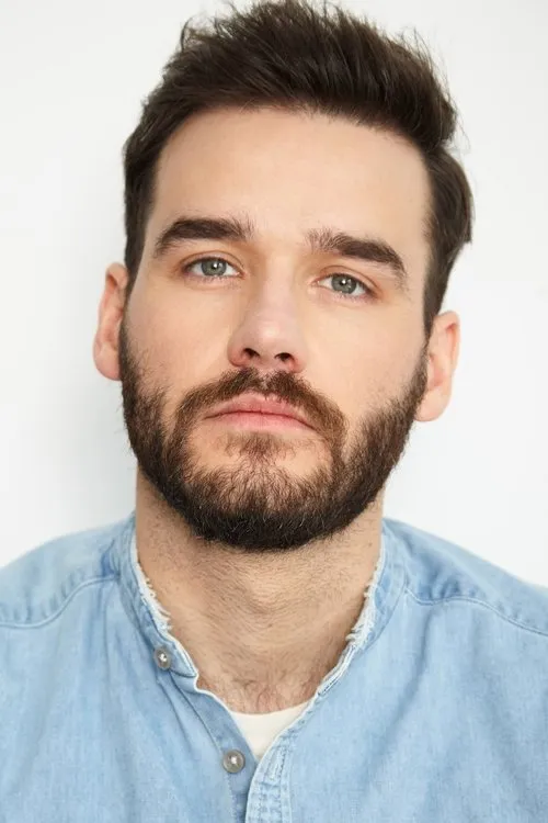 Daniel D'Amours interpretando a