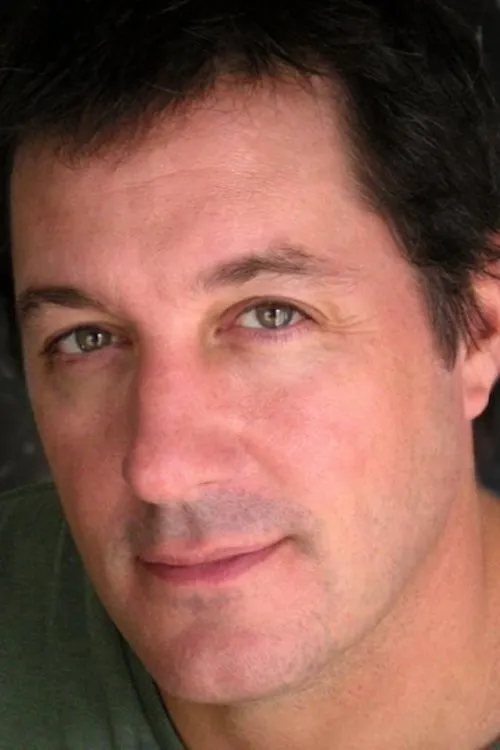 Daniel Dupont interpretando a Miller