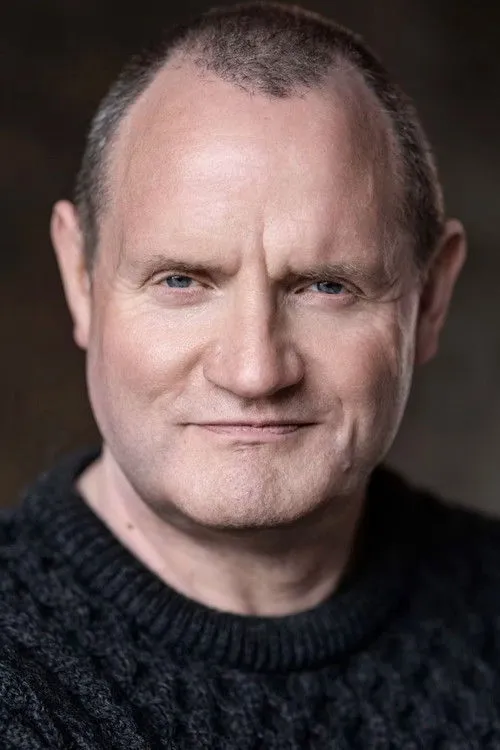 Daniel Fitzgibbon interpretando a Old Man