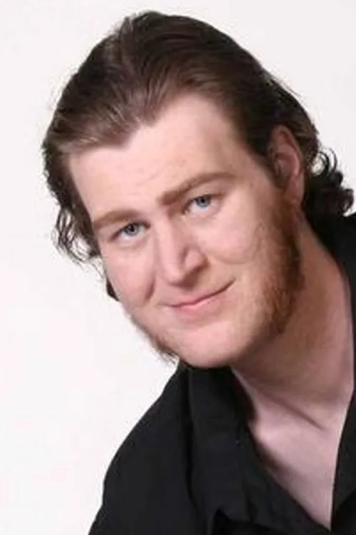 Daniel Gilchrist interpretando a Super Star