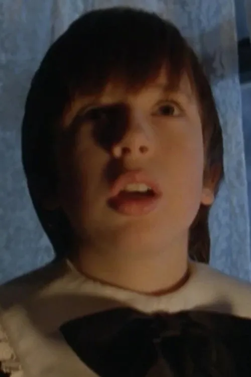 Daniel Goodfellow interpretando a Andrew