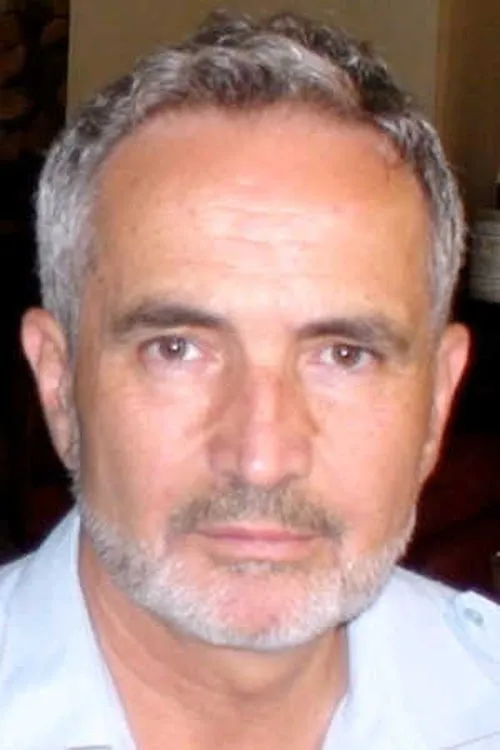 Daniel Guillaume interpretando a Le commentateur