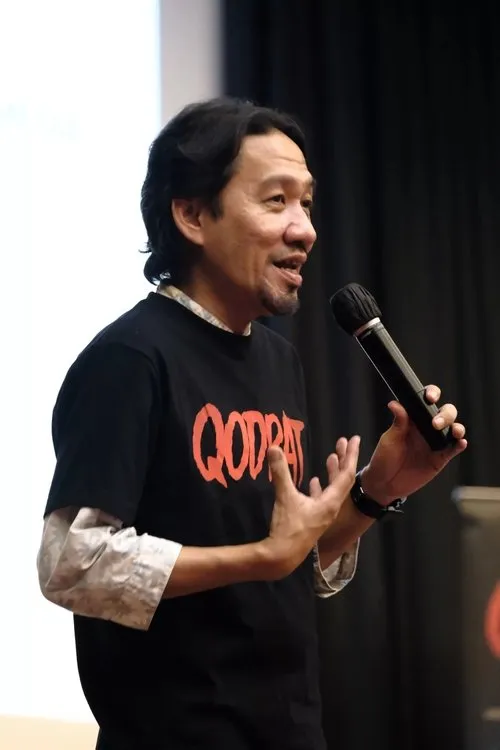 Daniel Irawan interpretando a 