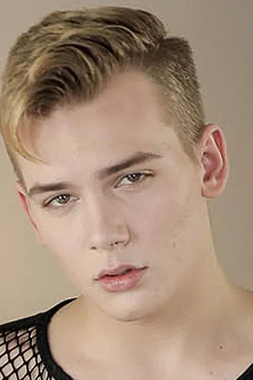 Daniel Karrington interpretando a 