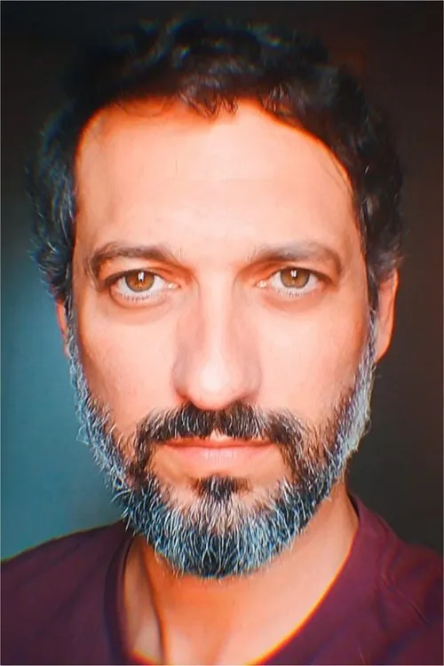 Daniel Volpi interpretando a Renan