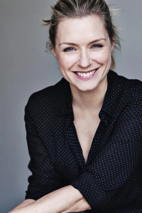 Daniela Denby-Ashe — personaje: Janey Harper