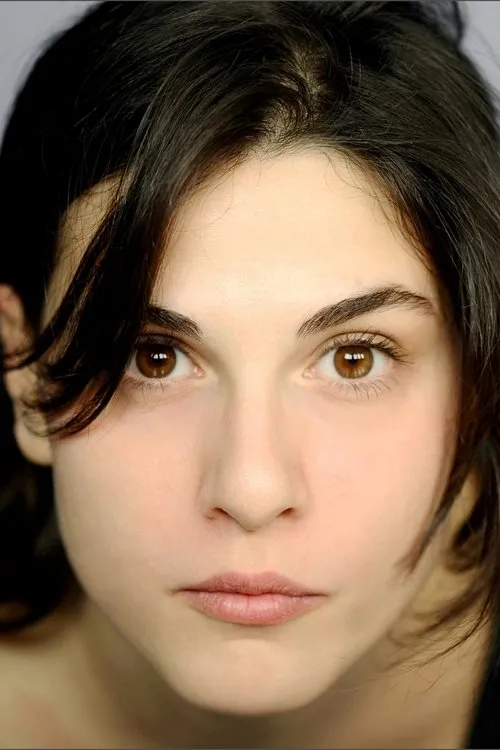 Daniela Marra interpretando a Costanza