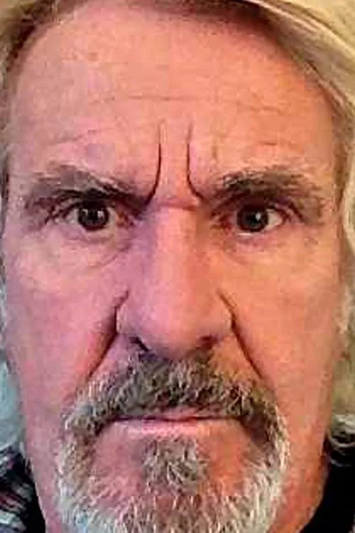 Daniele Fileti interpretando a Frank