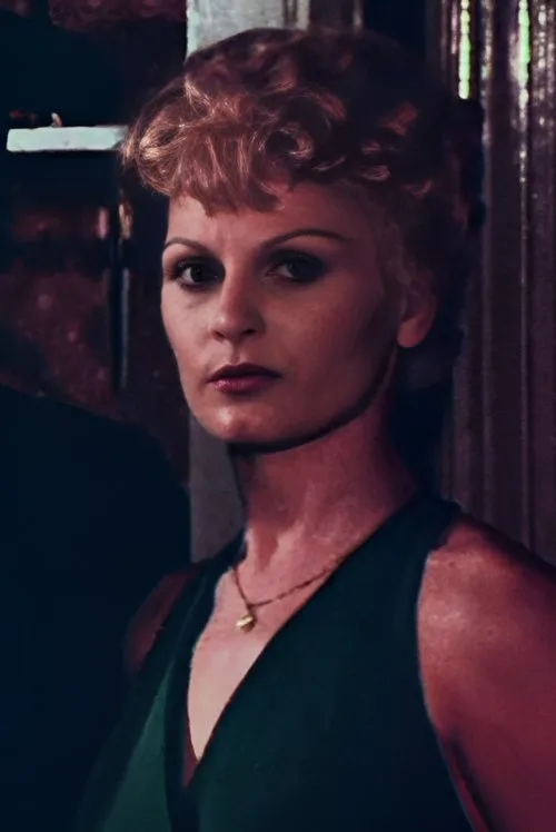 Danièle Vlaminck interpretando a Mother