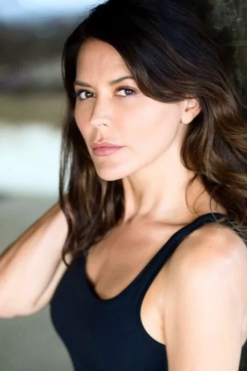 Danielle Bux interpretando a Philippa