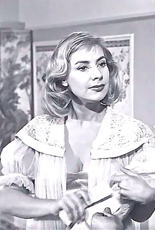 Danielle Lamar interpretando a Wanda (as Danielle Lamar)