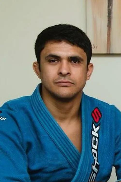 Danillo Villefort interpretando a Self