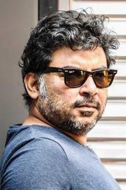 Danish Husain interpretando a Inspector