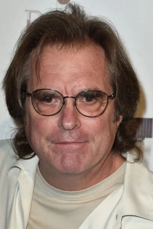 Danny Bramson interpretando a Self