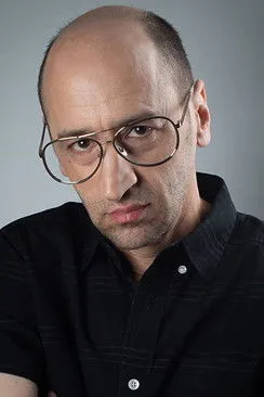 Luke Macfarlane ha trabajado con Danny Dworkis en 1 ocasiones