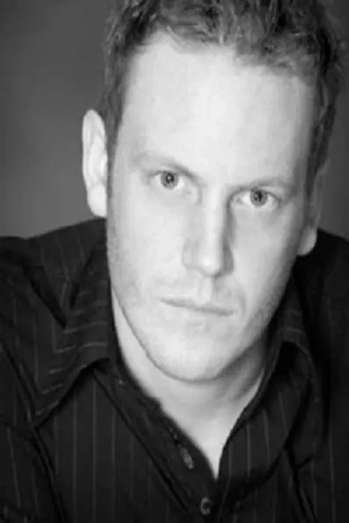 Danny George interpretando a Daniel Forte-Fleming