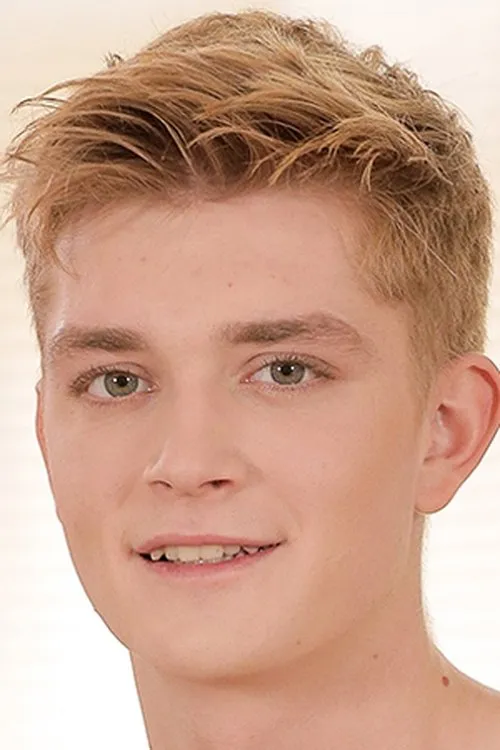 Danny Jones interpretando a 