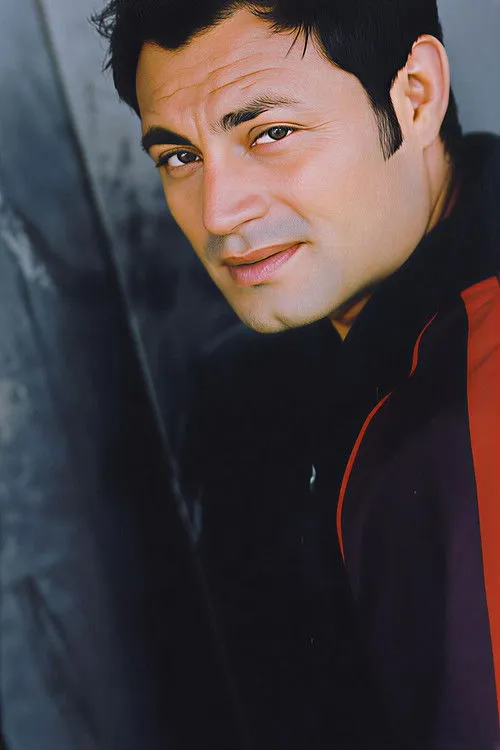 Danny Molina interpretando a Esteban Ruiz